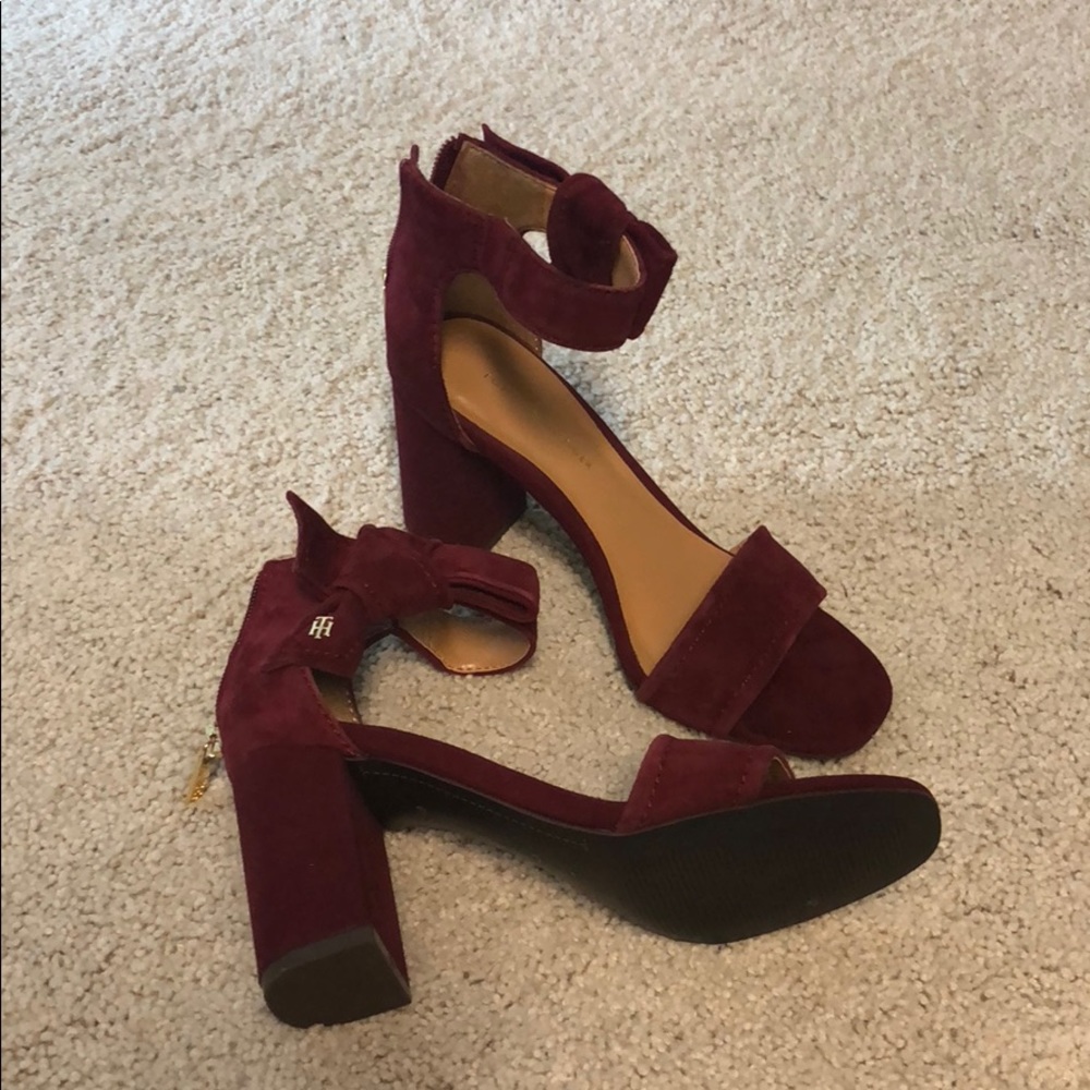Maroon Tommy Hilfiger sandals with bow
